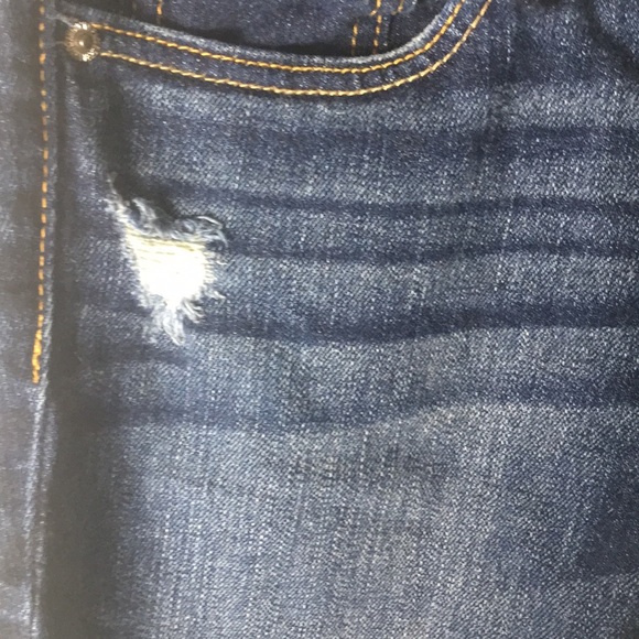 American Eagle Distressed Shorts Size 6 - Picture 3 of 9